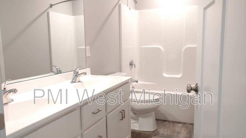 546 W Elm St - Photo 7 of 18