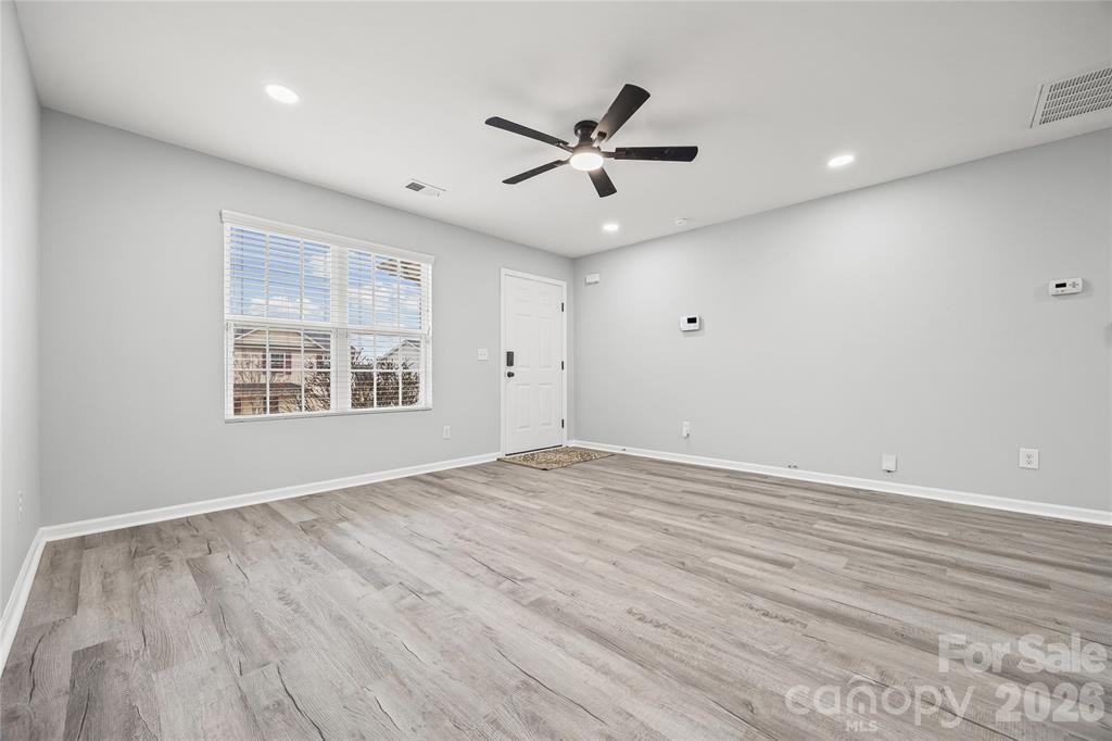 916 Sundance Drive - Photo 4 of 50