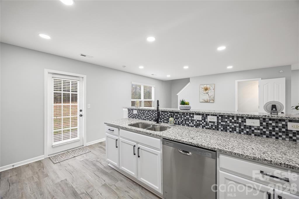 916 Sundance Drive - Photo 7 of 50