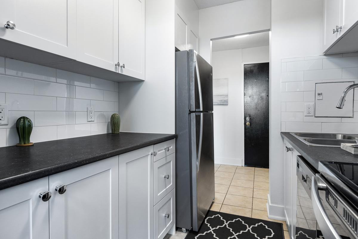 2880-2900 Carling Avenue - Photo 2 of 34