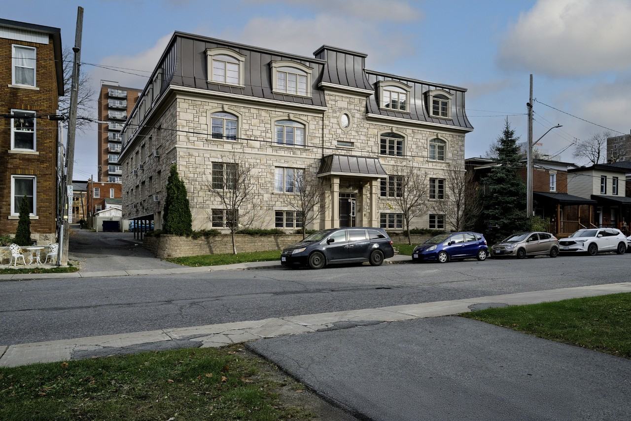 307 Lebreton St South - Photo 2 of 22