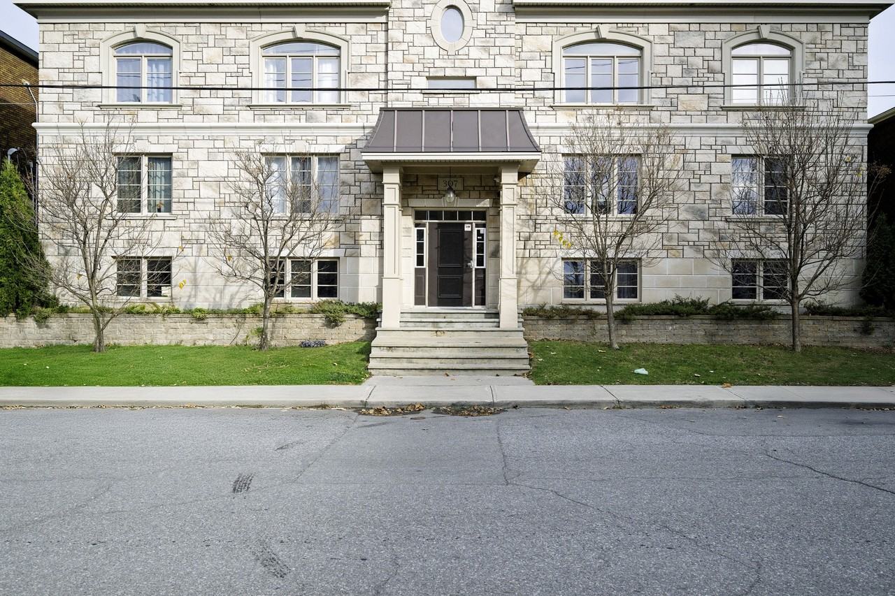 307 Lebreton St South - Photo 3 of 22