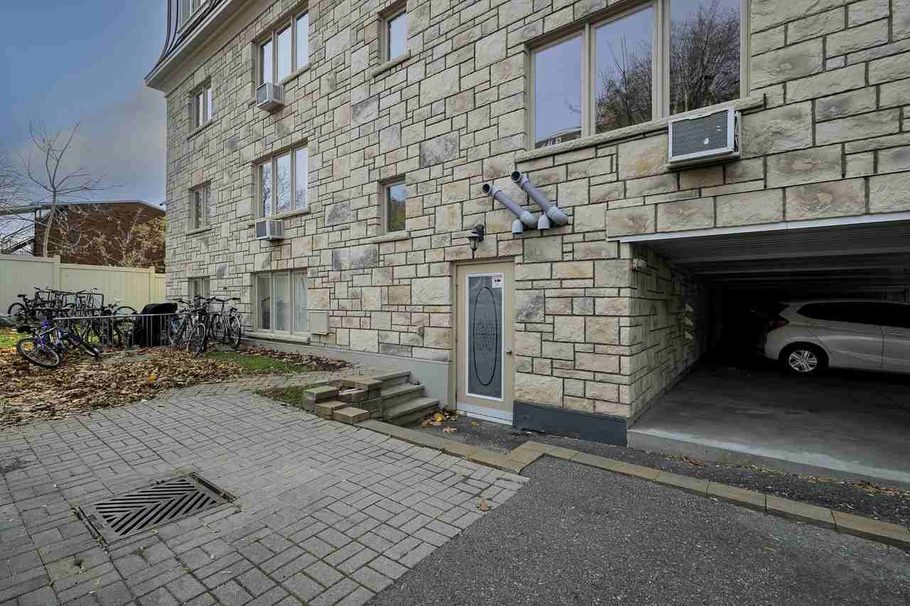 307 Lebreton St South - Photo 6 of 22