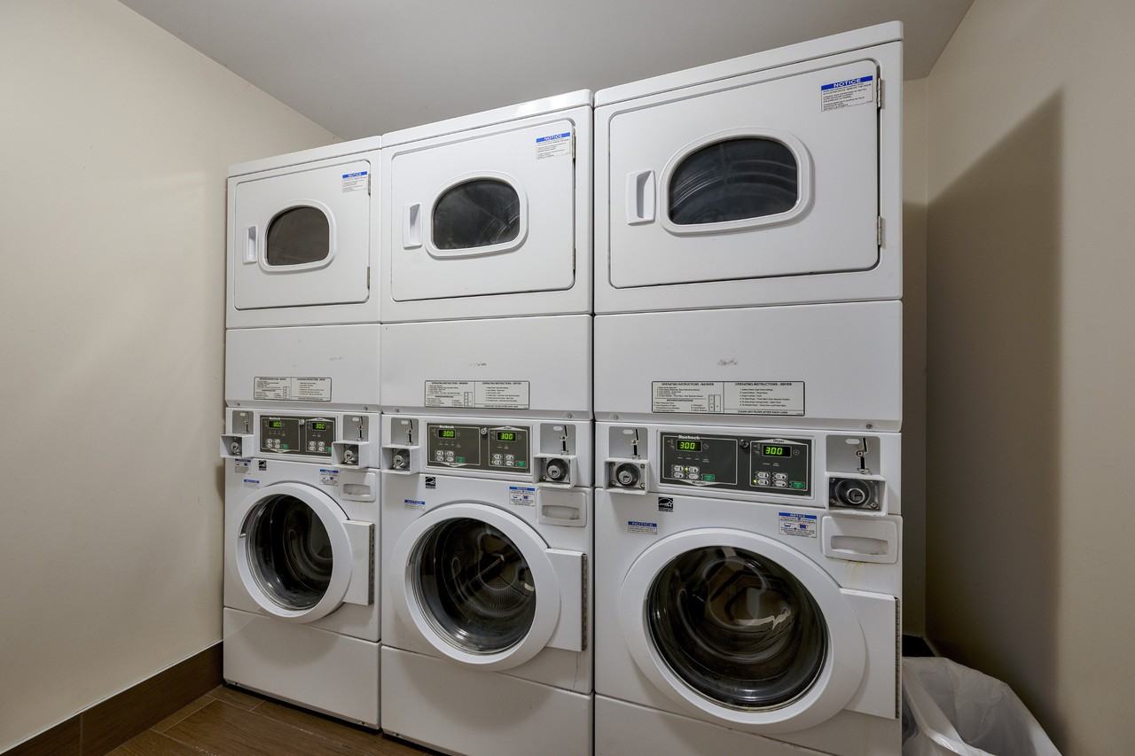 307 Lebreton St South - Photo 7 of 22