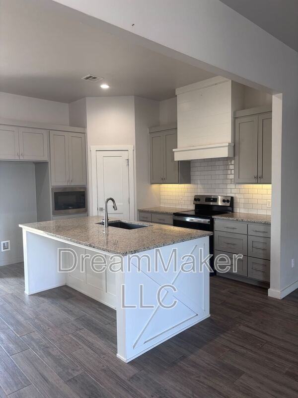 5256 Red Maple Ave - Photo 3 of 16