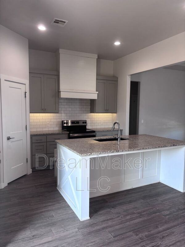 5256 Red Maple Ave - Photo 5 of 16