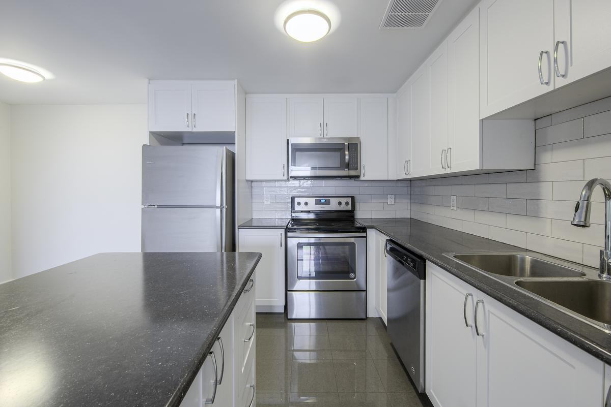 75 Silver Springs Boulevard - Photo 5 of 23