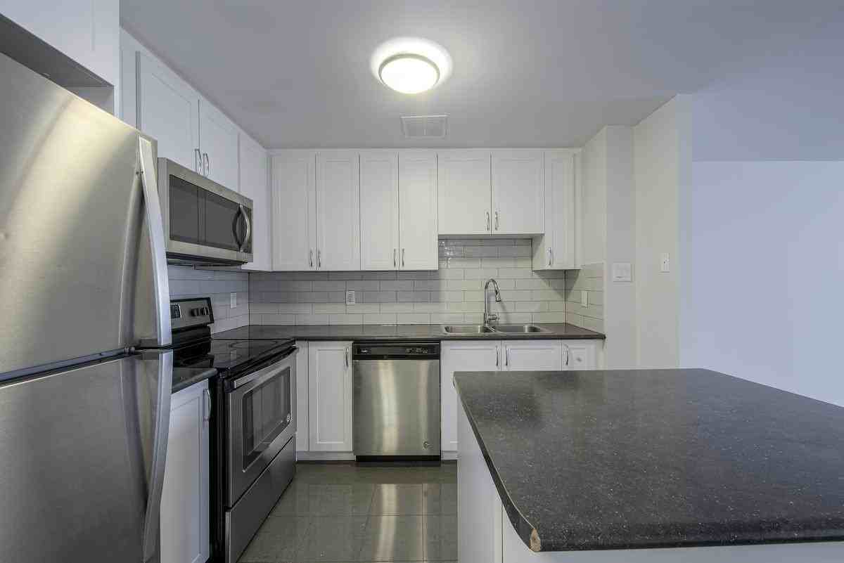 75 Silver Springs Boulevard - Photo 4 of 17