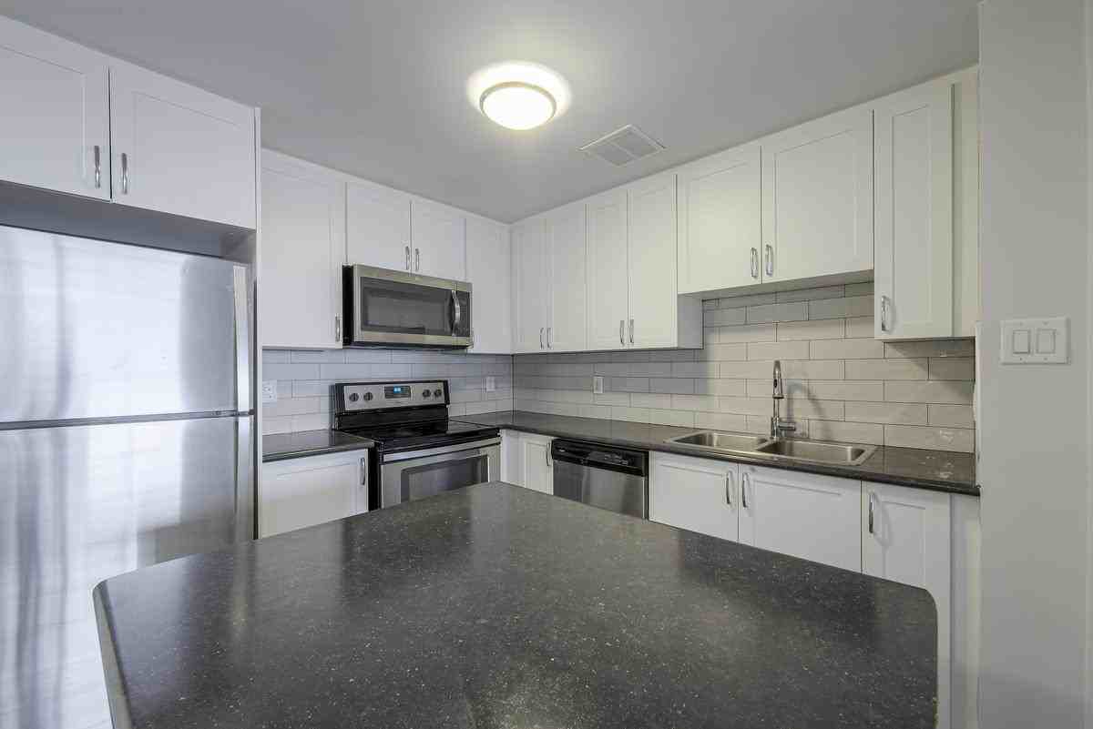 75 Silver Springs Boulevard - Photo 2 of 17