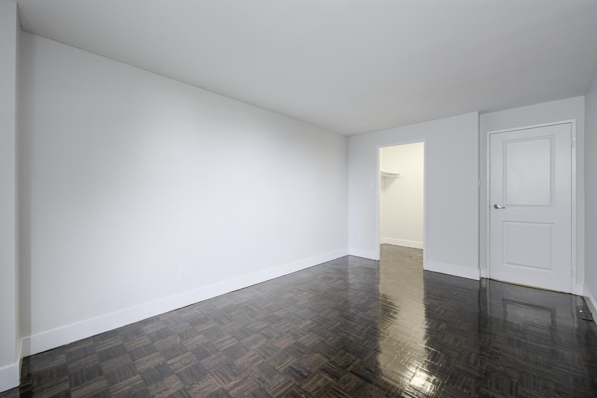 75 Silver Springs Boulevard - Photo 6 of 17