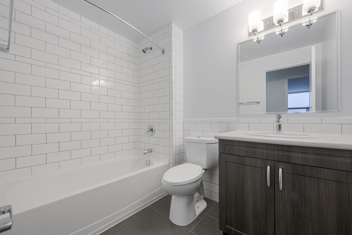 75 Silver Springs Boulevard - Photo 7 of 17