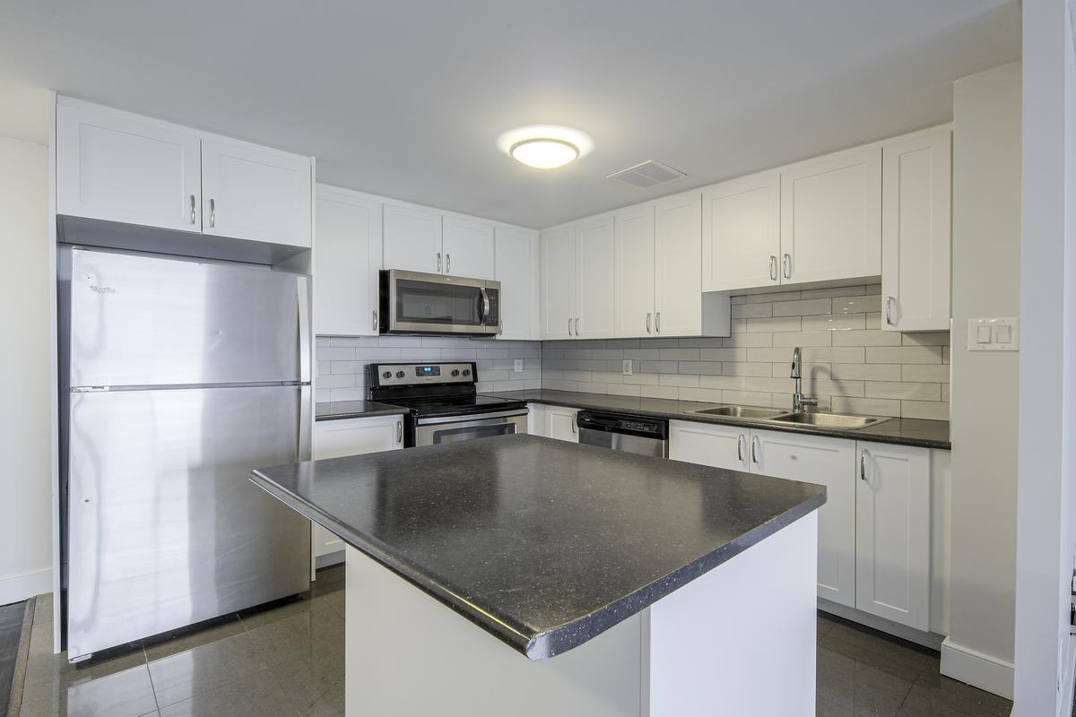 75 Silver Springs Boulevard - Photo 5 of 17