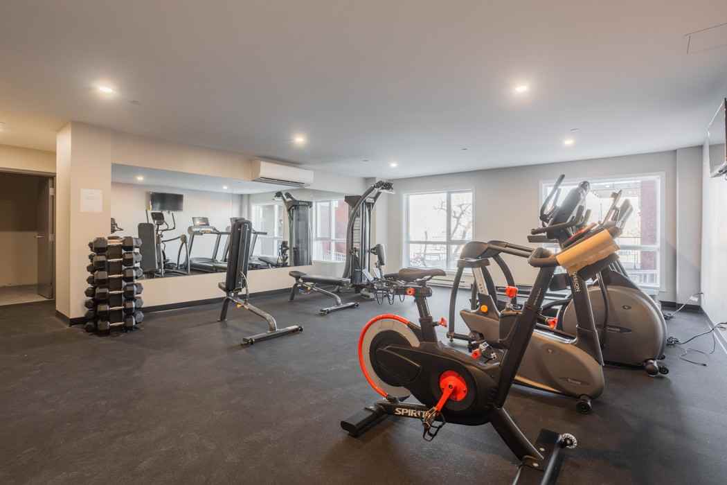 2929 VICTORIA - Photo 4 of 32