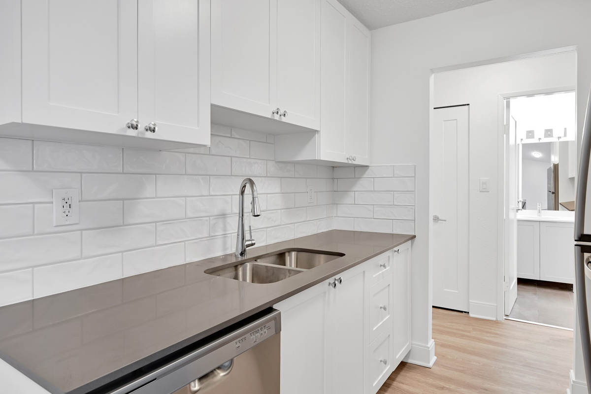 Ellery Manor Apartments - Photo 7 of 18