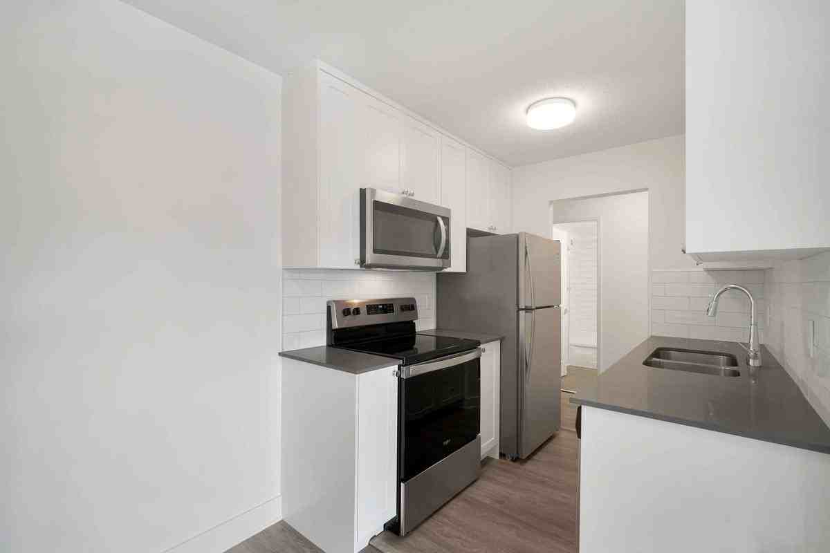 Richelieu Apartments - Photo 2 of 19