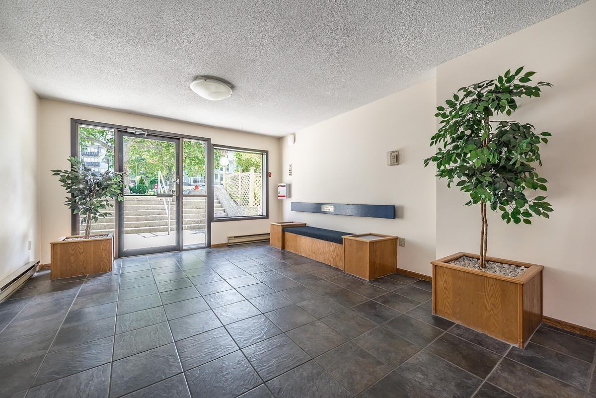 Royal Graham Apartments - Photo 2 of 12