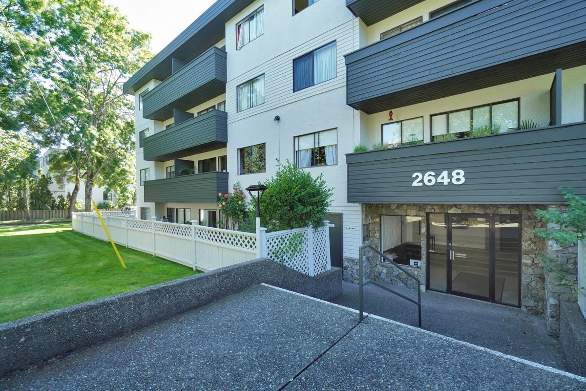 Royal Graham Apartments - Photo 7 of 12