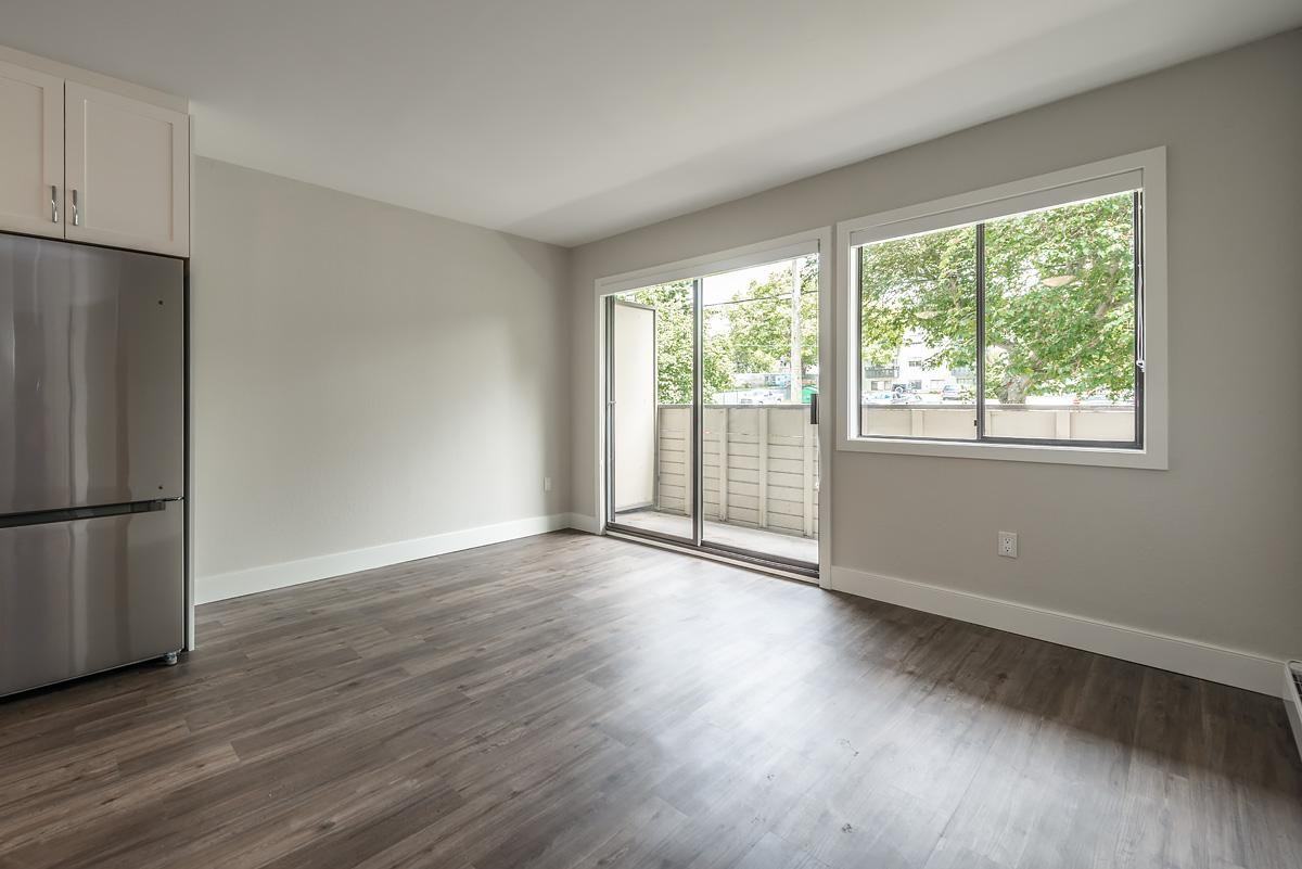 Royal Graham Apartments - Photo 4 of 12