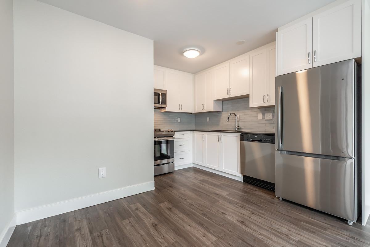 Royal Graham Apartments - Photo 3 of 12