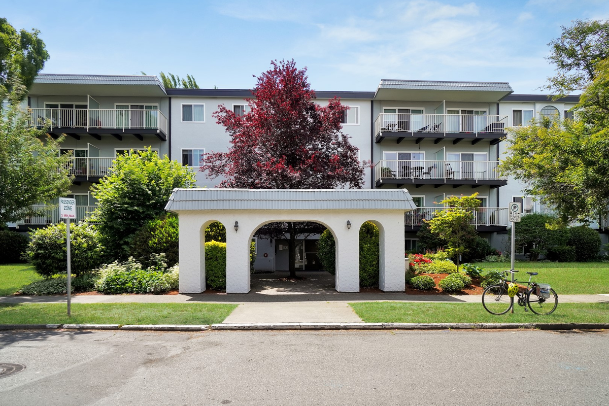 Casa Montego Apartments - Photo 6 of 20