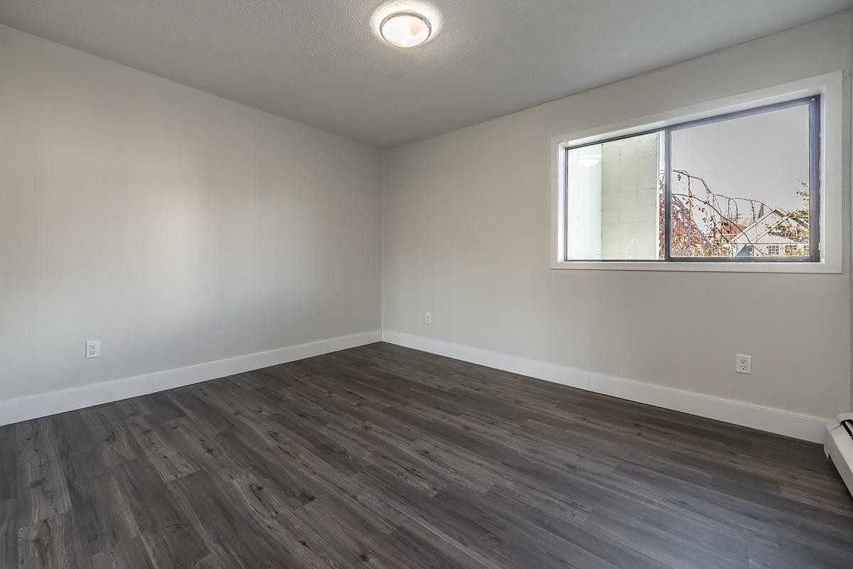 Sir Francis Drake Apartments - Photo 3 of 21