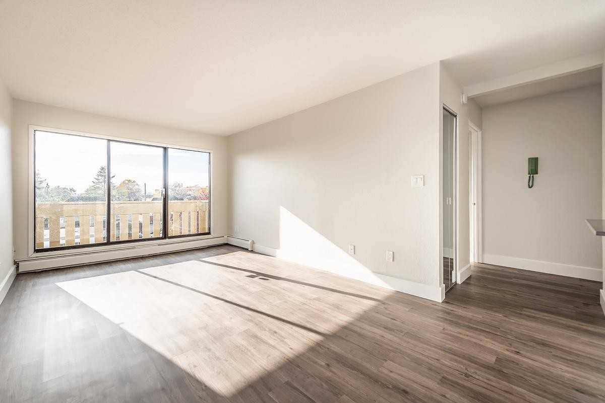 Sir Francis Drake Apartments - Photo 5 of 21