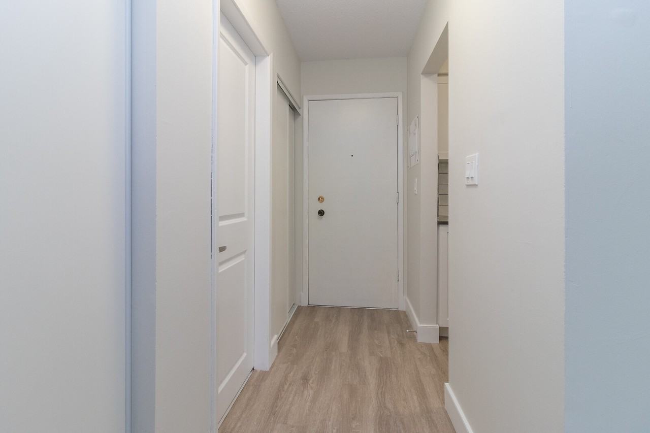 Madrona Manor Apartments - Photo 7 of 18