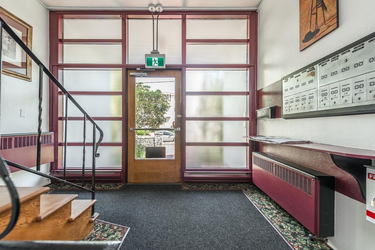 Vanguard Apartments - Photo 4 of 17