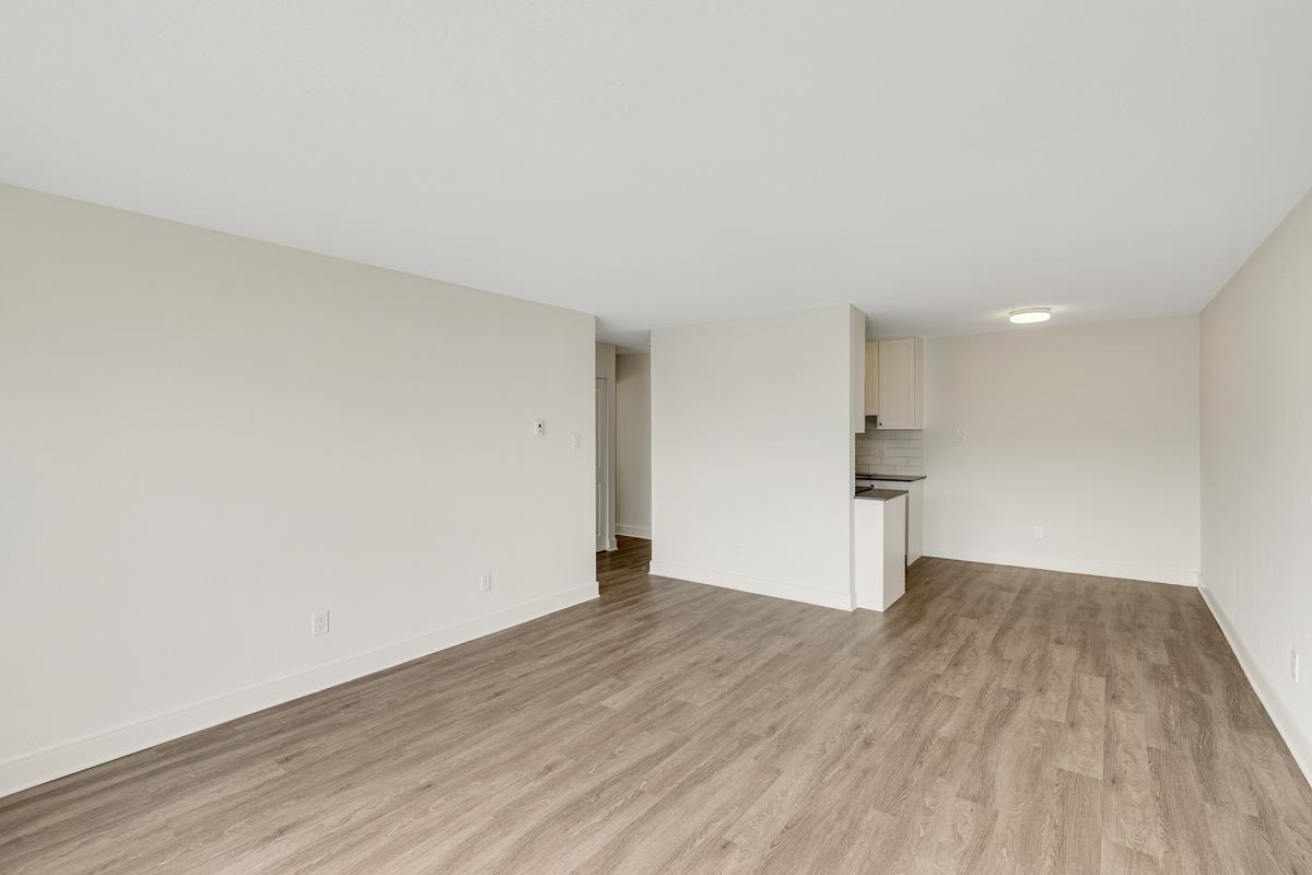 Seaside Place Apartments - Photo 3 of 19