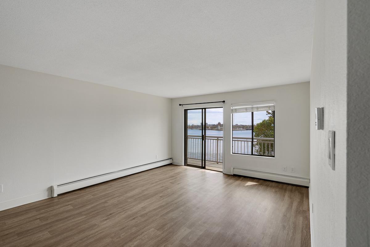 Seaside Place Apartments - Photo 5 of 19