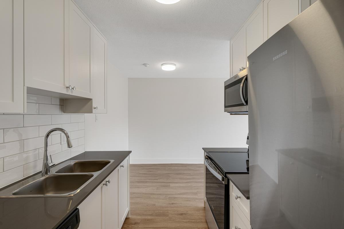 Seaside Place Apartments - Photo 6 of 19