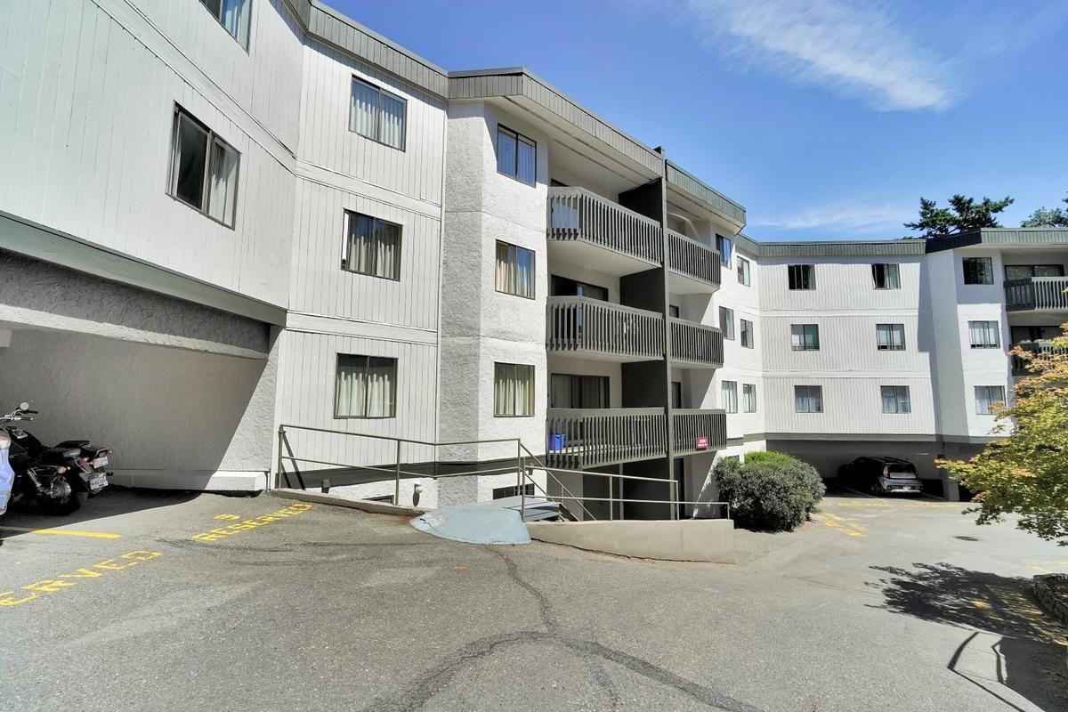 1000 McKenzie Apartments - Photo 3 of 11