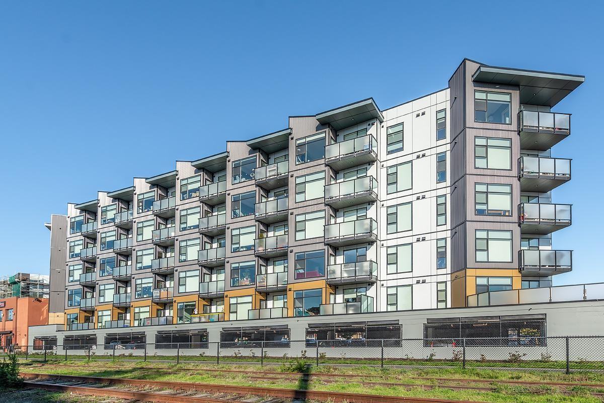 Railside House Apartments - Photo 2 of 16