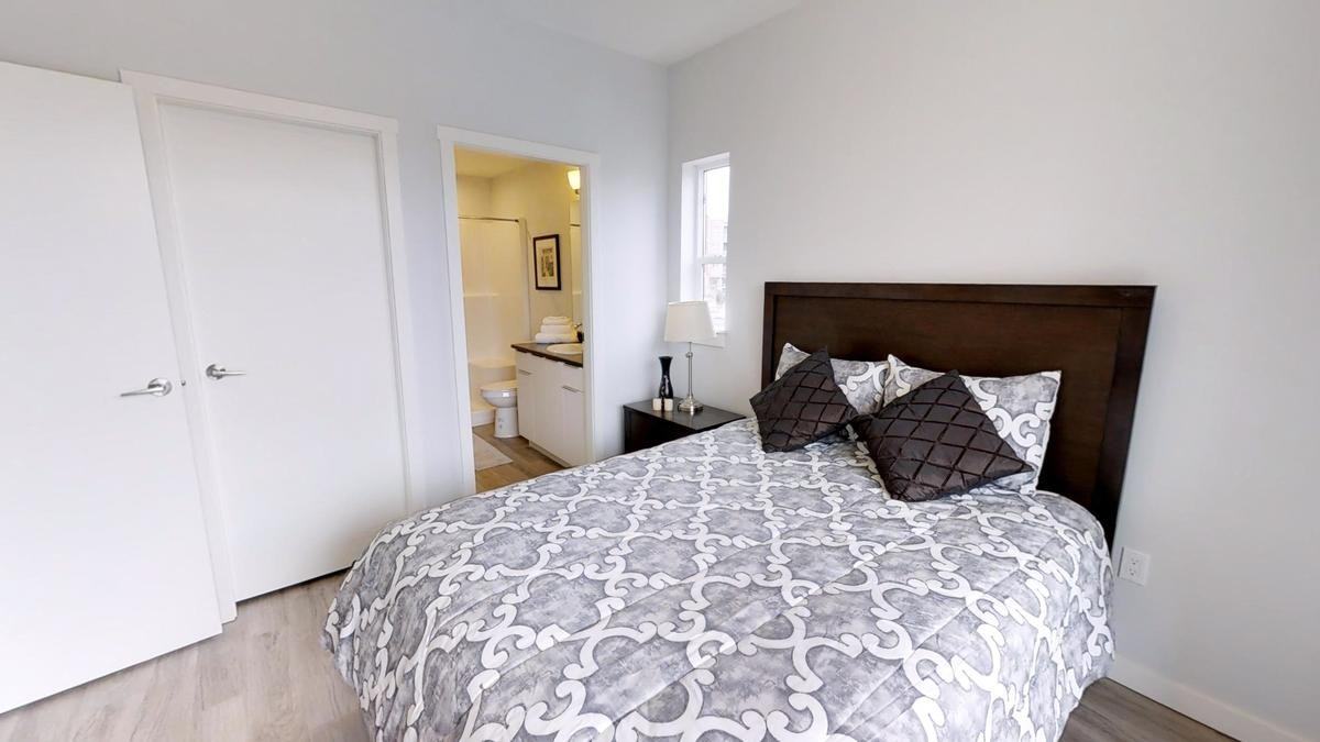 Railside House Apartments - Photo 5 of 16