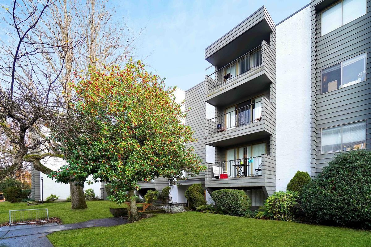 Michigan Court Apartments - Photo 2 of 22