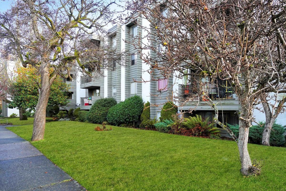 Michigan Court Apartments - Photo 7 of 22