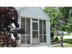 865 E Division St - Photo 2 of 15