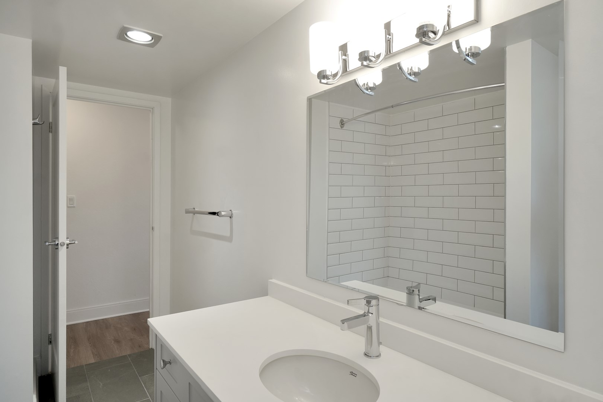 Market Green Apartments - Photo 5 of 18