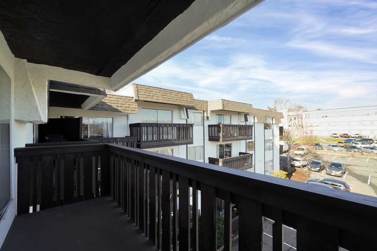 Market Green Apartments - Photo 6 of 18