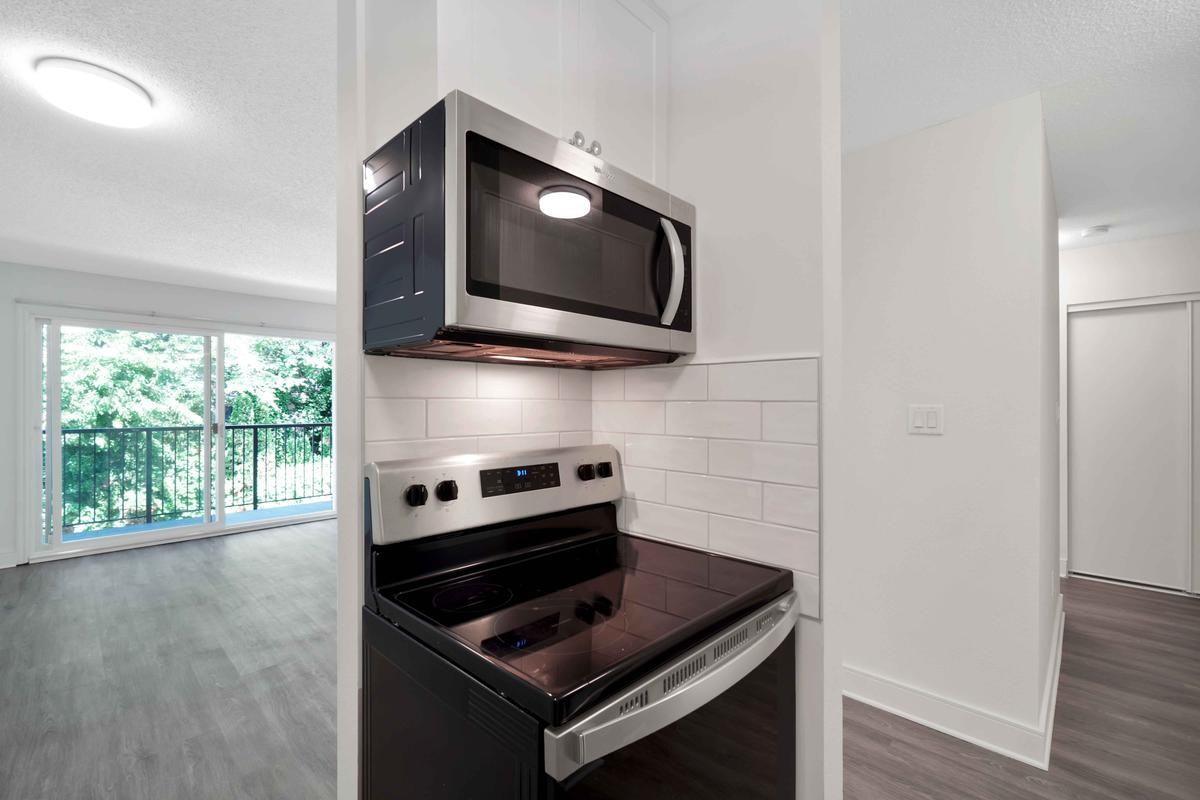 Gorge Shores Apartments - Photo 5 of 47