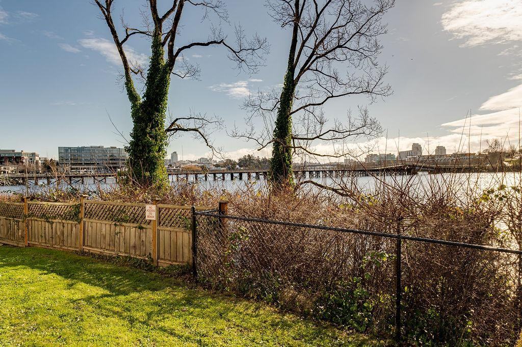 Gorge Shores Apartments - Photo 6 of 47