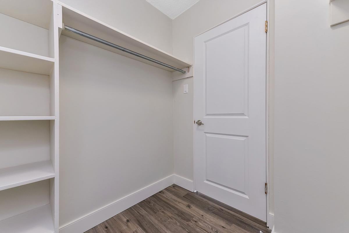 415 & 435 Michigan Street Apartments - Photo 5 of 44