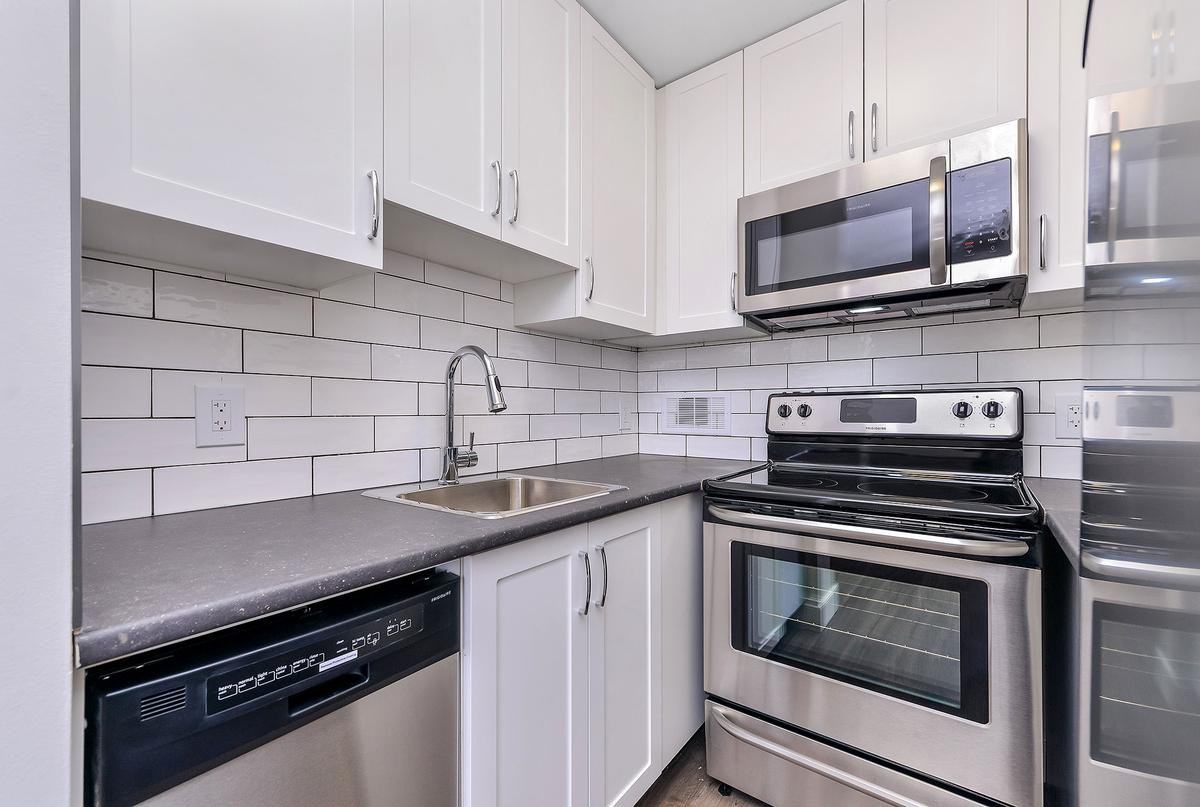 415 & 435 Michigan Street Apartments - Photo 7 of 44