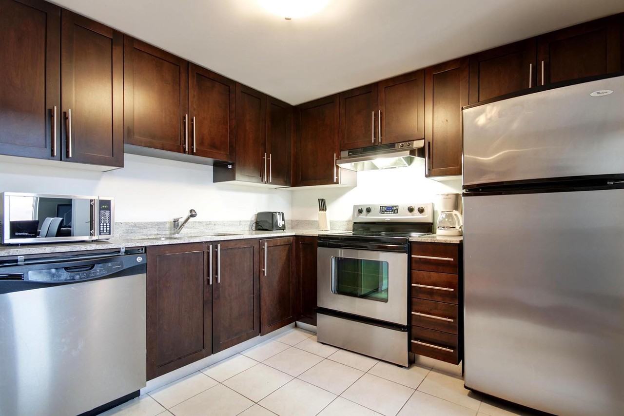 Modern Apartments in Montreal | Fully Furnished - Photo 6 of 27