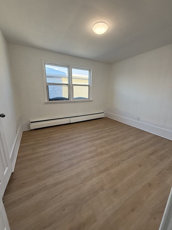 190 Montfort Street - 3 - Photo 2 of 6