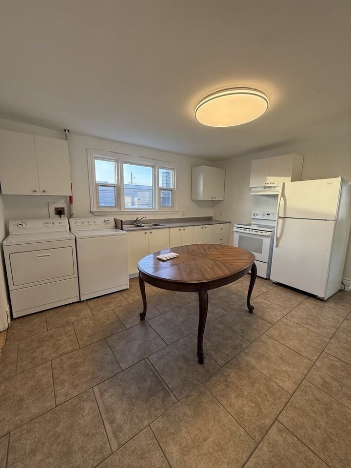 190 Montfort Street - 3 - Photo 3 of 6