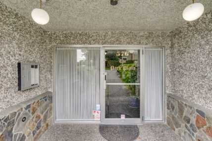 Park Plaza Apartments - Photo 4 of 4