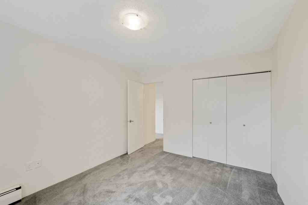 Park Plaza Apartments - Photo 6 of 17