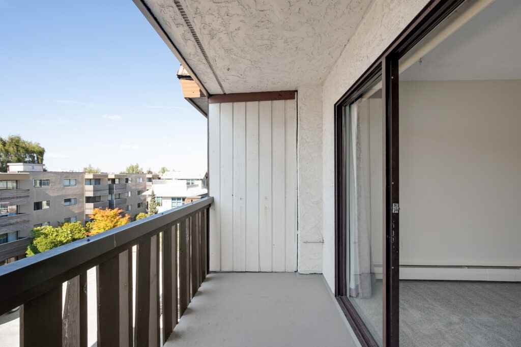 Park Plaza Apartments - Photo 7 of 17