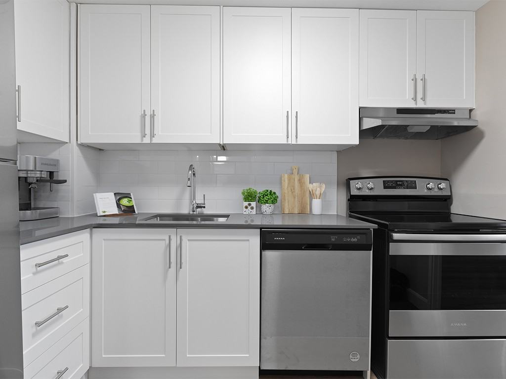 Lincoln Park Tower - Photo 6 of 25